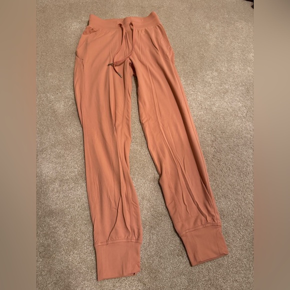 Lululemon Joggers Sz 2 - Picture 4 of 9